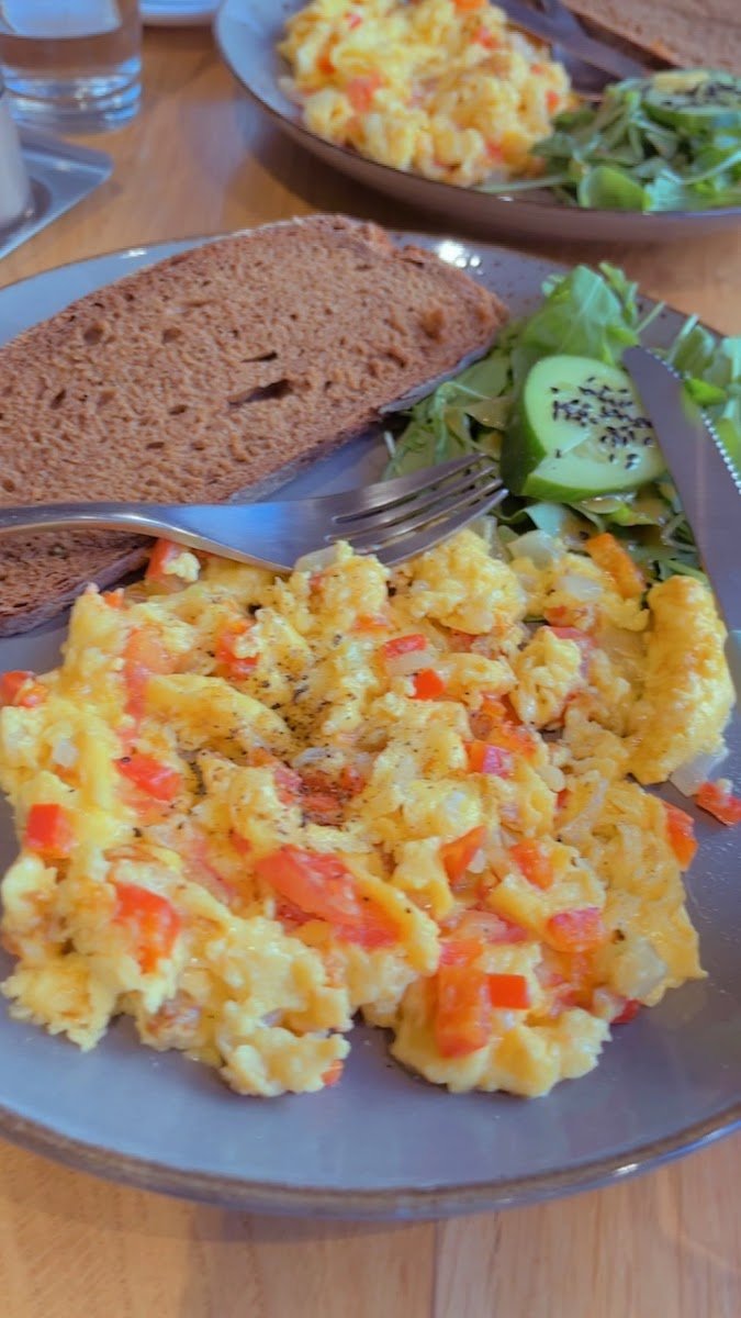 Eierspeise mit Gemüse zum Frühstück